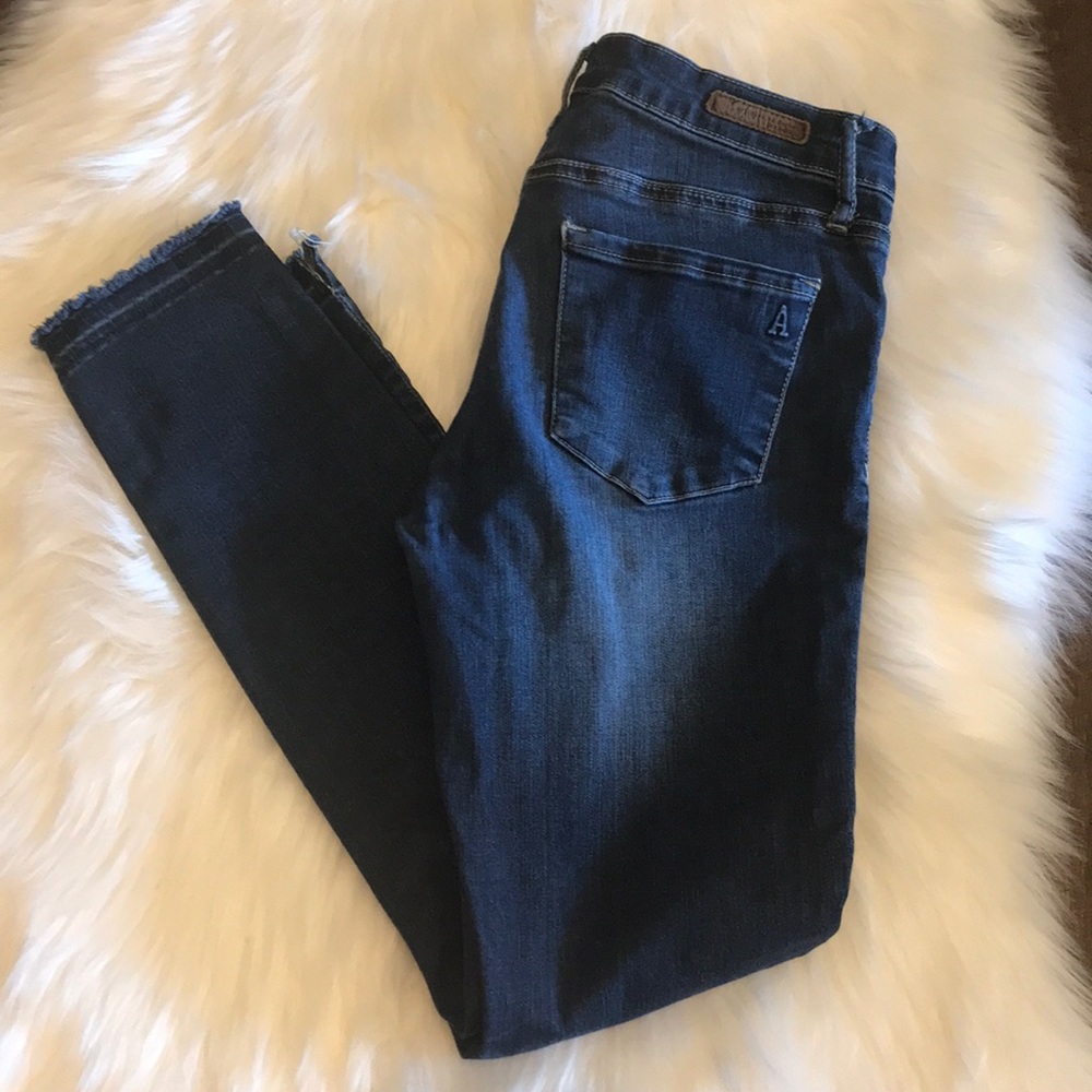 Articles of Society Women’s Skinny crop size 26